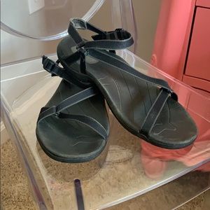 Black tevas